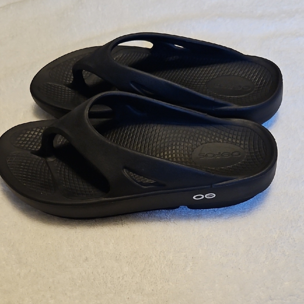 OOFOS Women's Black Sandals - Picture 5 of 8